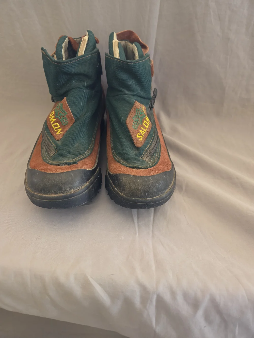 Salomon Vintage Forest Green and Brown Outdoor Ankle Boots Size 6.5